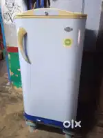Fridge very good condition, looking like new rs 5000