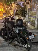 Yezdi roadster hunter green