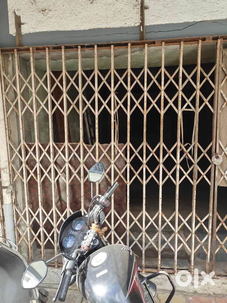 GODAUN BHADE APVANU CHE laxminagar ma main road uapr