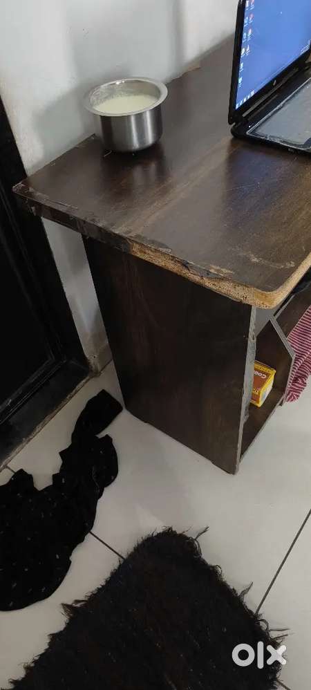 Computer table