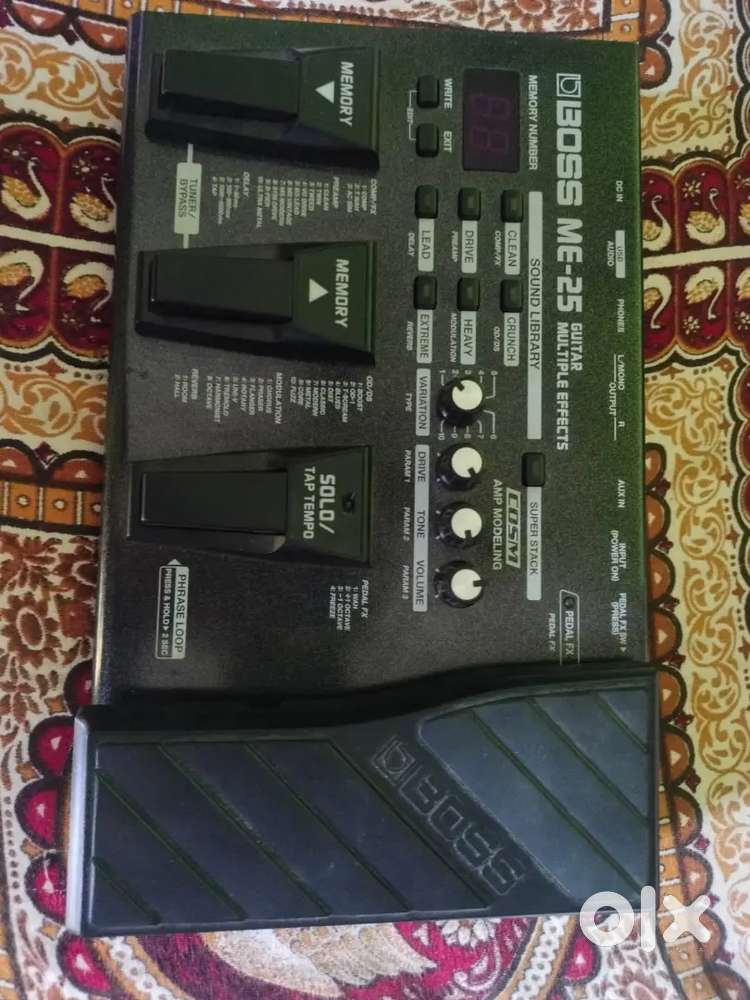 GUITAR MULTIPLE  BOSS ME - 25