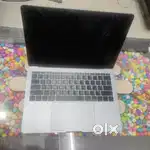 Apple (1708)
MacBook Pro (2017)
Core i7 
16 GB Ram 
512 GB SSD 13.3
