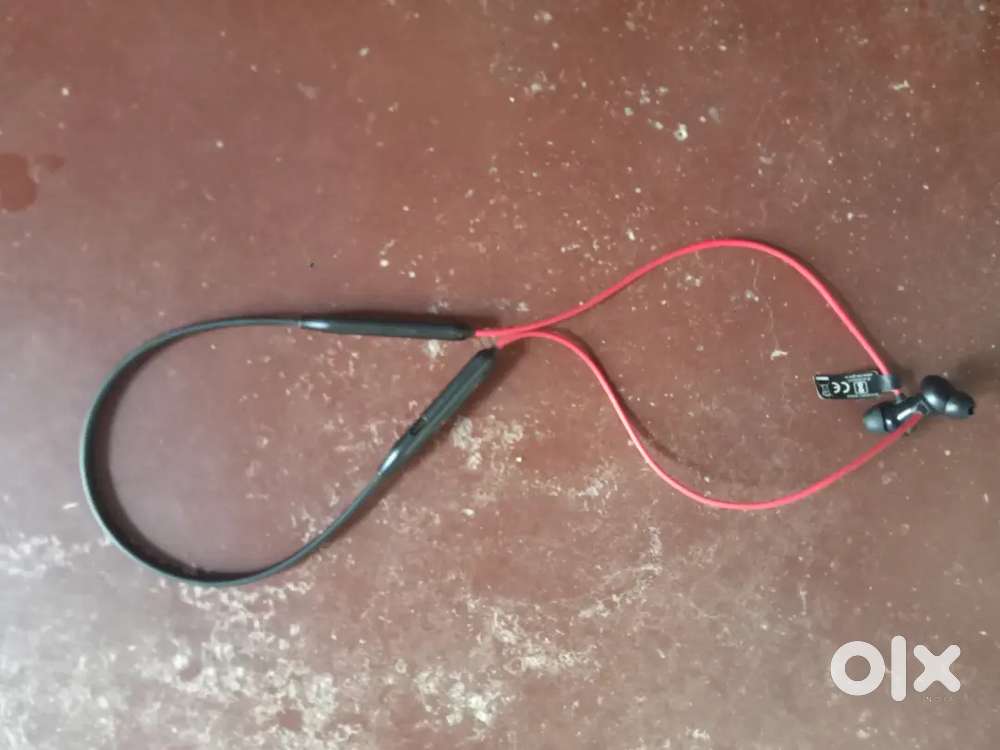 ONE PLUS KA NECKBAND URGENTLY BECHNA HAI