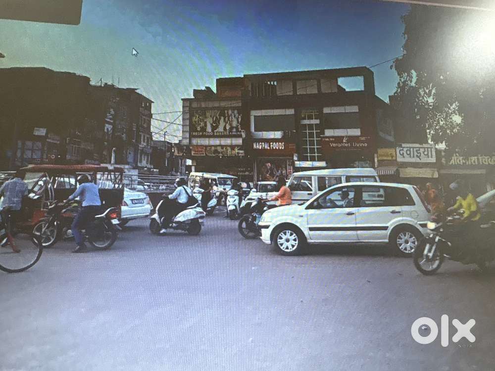 Camp chowk pe h main