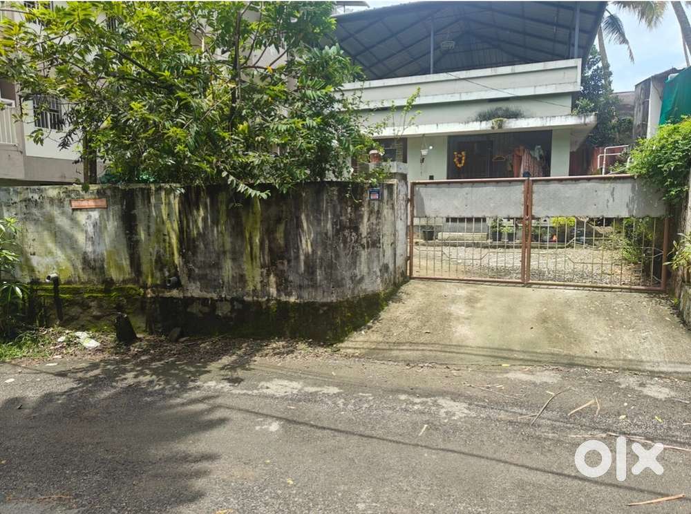 5 cent old house Kakkanad Vazhakkala