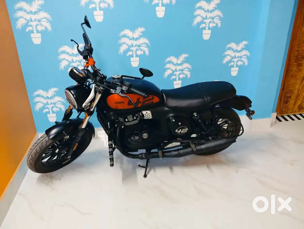 Jawa 42 FZ top model