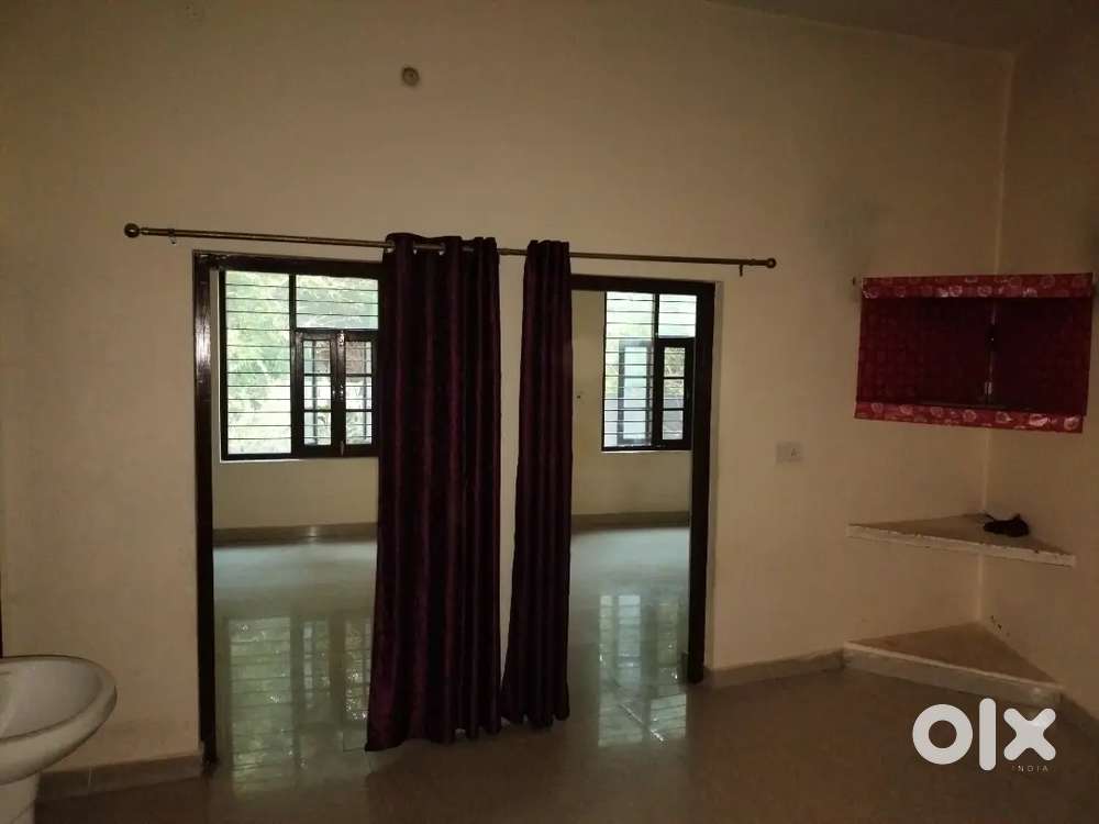 2 bhk room for rent near paradise / Moginand college road Car parking