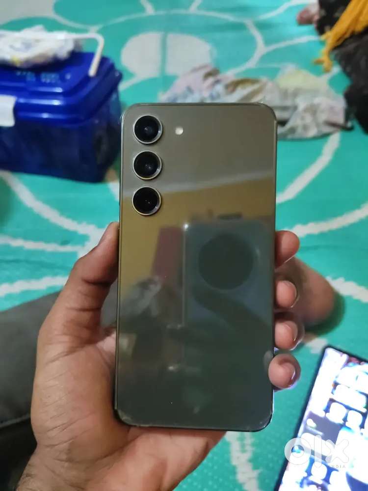 A new 5 months old phone with brand box and bill..