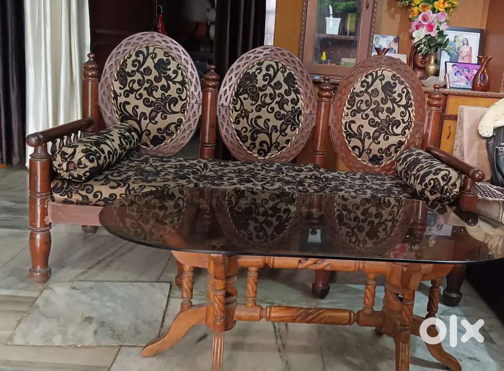 4 piece 5 seater wooden sofa set