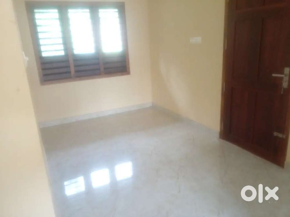 2bhk Upstair. Family/bachlors/Ladies..palazhi.