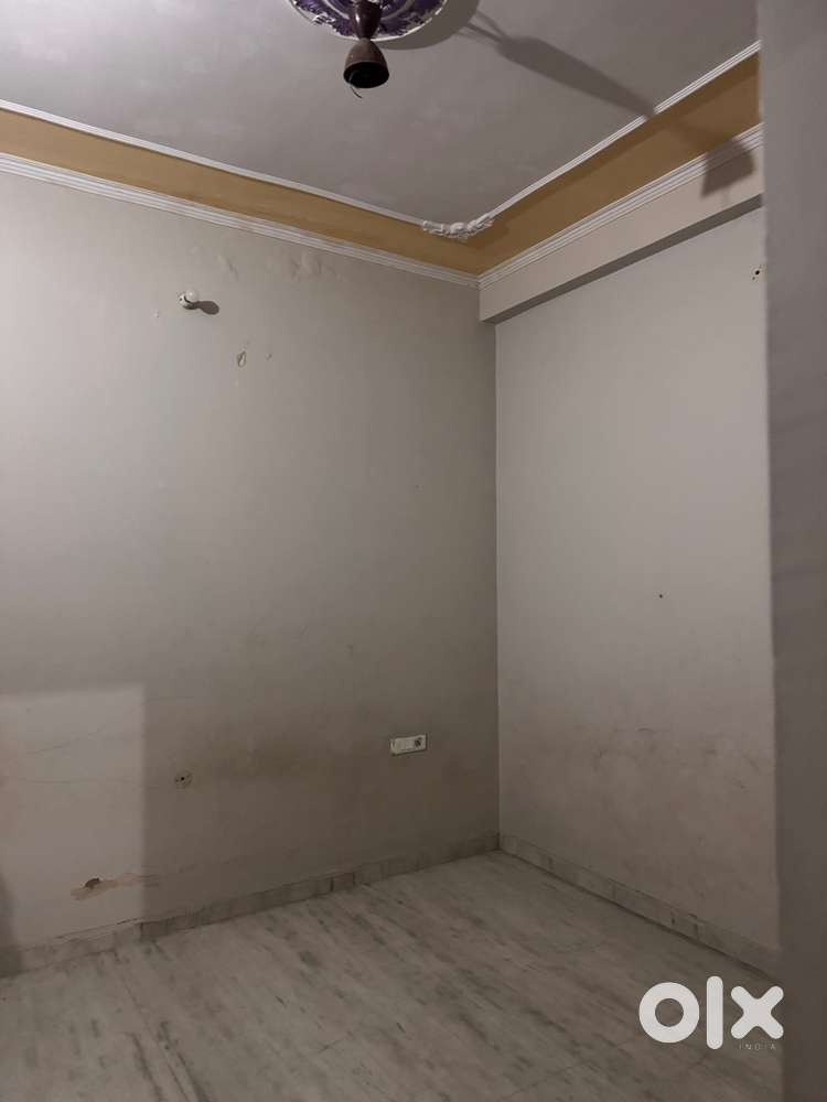 2 room 1kitchen 1 hall bathroom