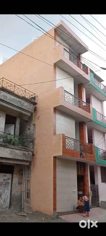 Sec62 Ground floor available for family, Park facing