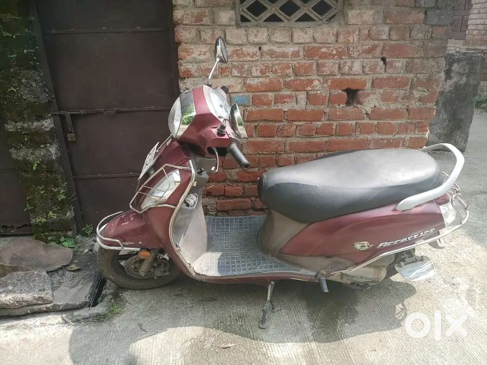 1 hand scooty available at  70000