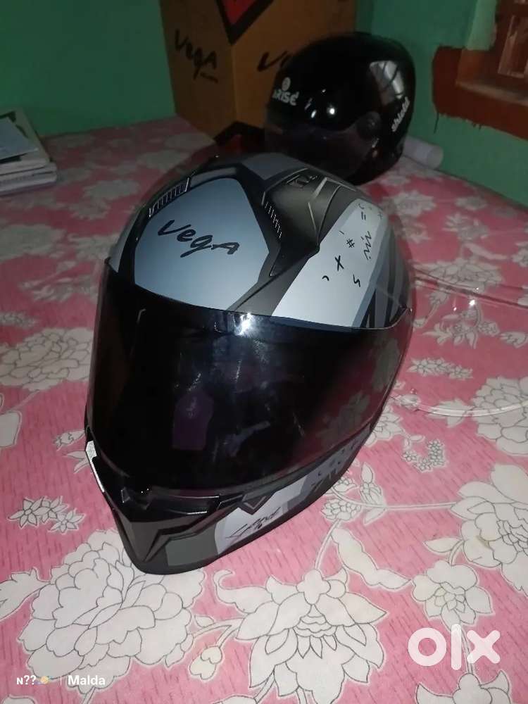Vega sonic legend helmet with 2 viser brand new helmet with bill