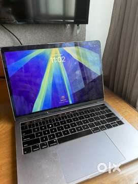 Macbook Pro 2019, 13 inch, With touchbar (Intel i5)