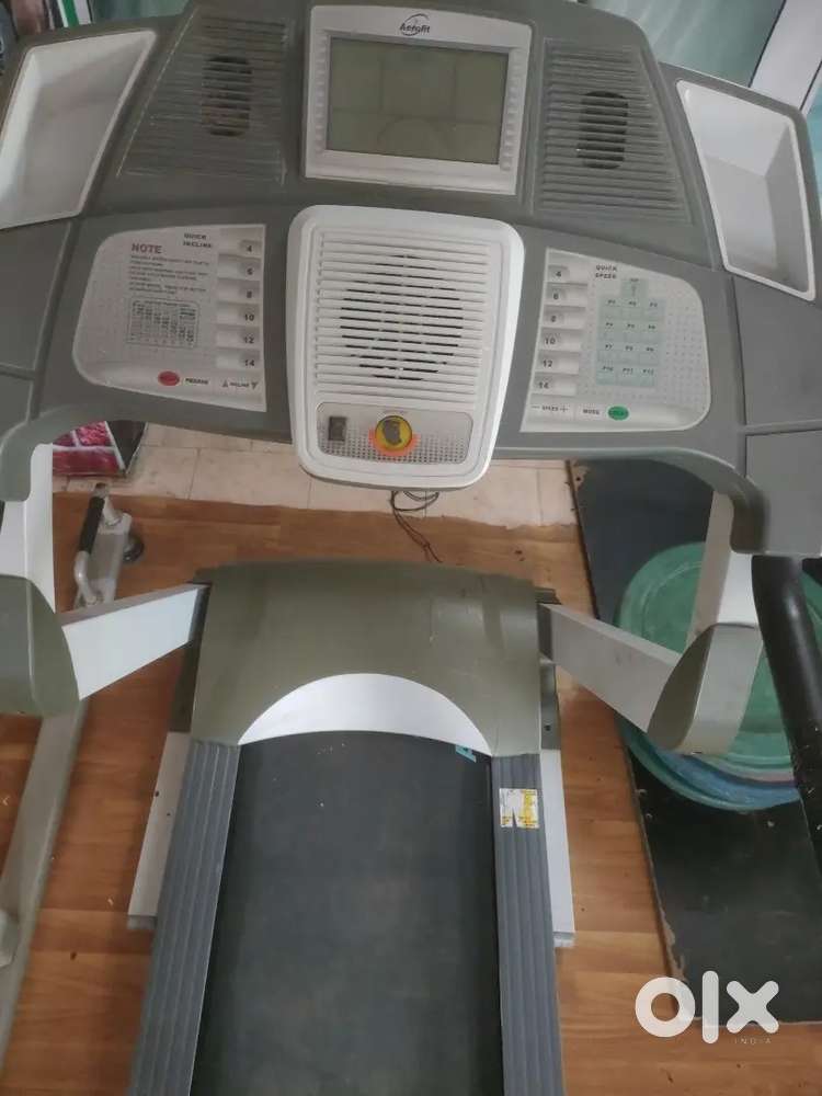 Motorized treadmill... Auto incline