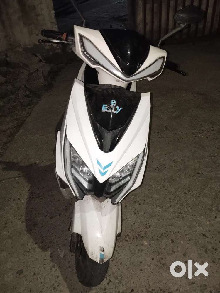Electric scooty Evey