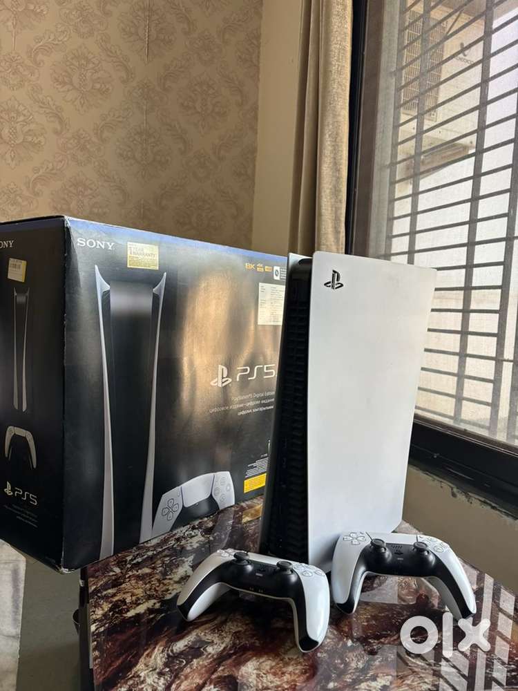 Ps5 digital with two remotes, far cry 6, batman arkham knight and more