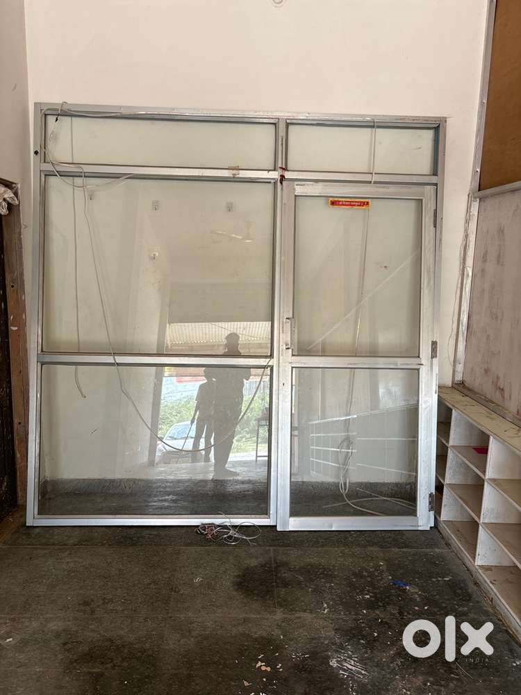 Aluminium frame with original roop light