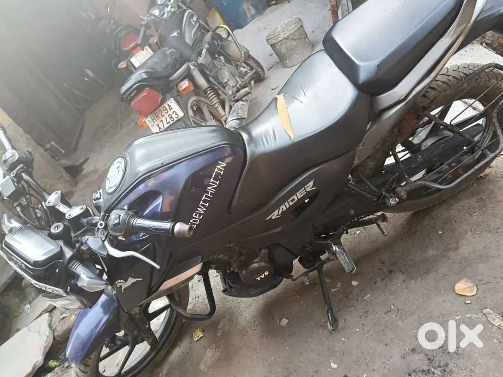 TVS Rider 2022 model bike bechne ke liye hai. Blue colour,