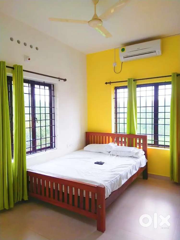 FAMILY: 2 BHK SEMIFURNISHD AC APARTMNT RENT NR. VALLATHOL SEAPORT ROAD