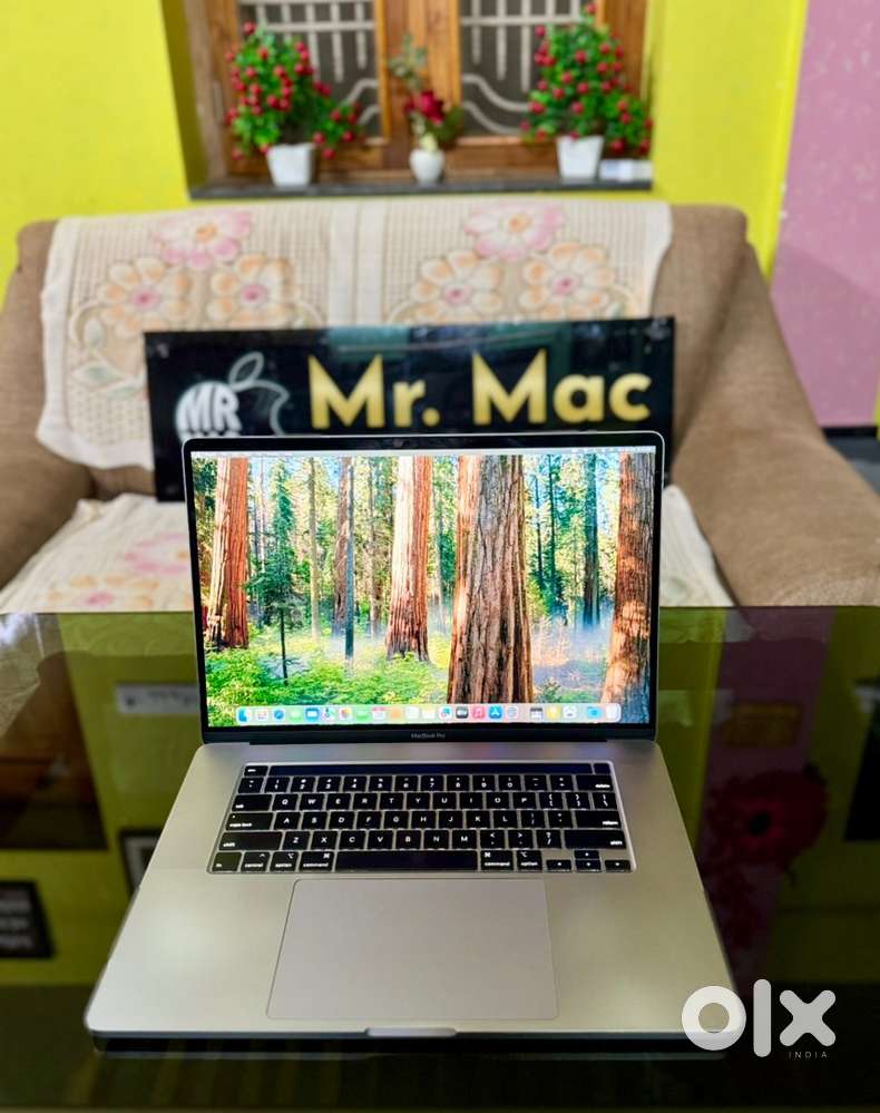 MacBook Pro A1990