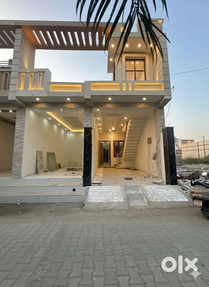 4BHK, Double purpose house ready to move with attached shop.