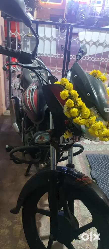 Bajaj Discover 100 CC Petrol Bike