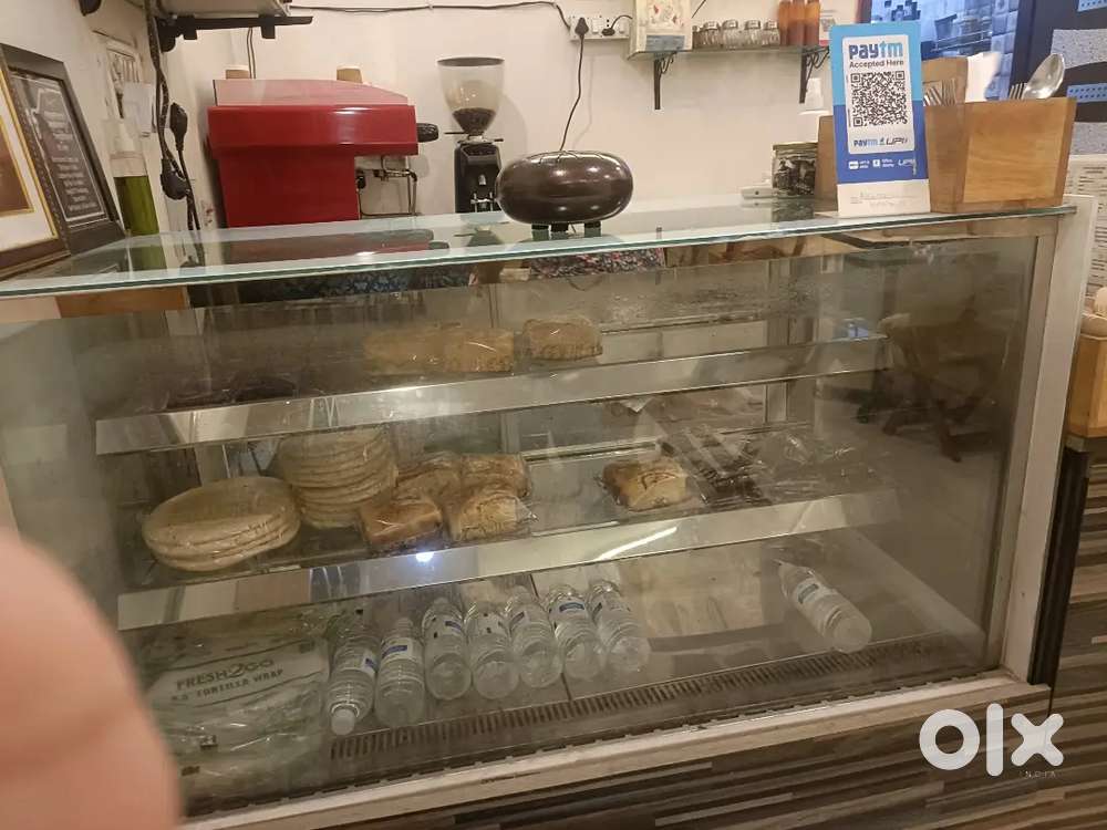 Pastry display counter