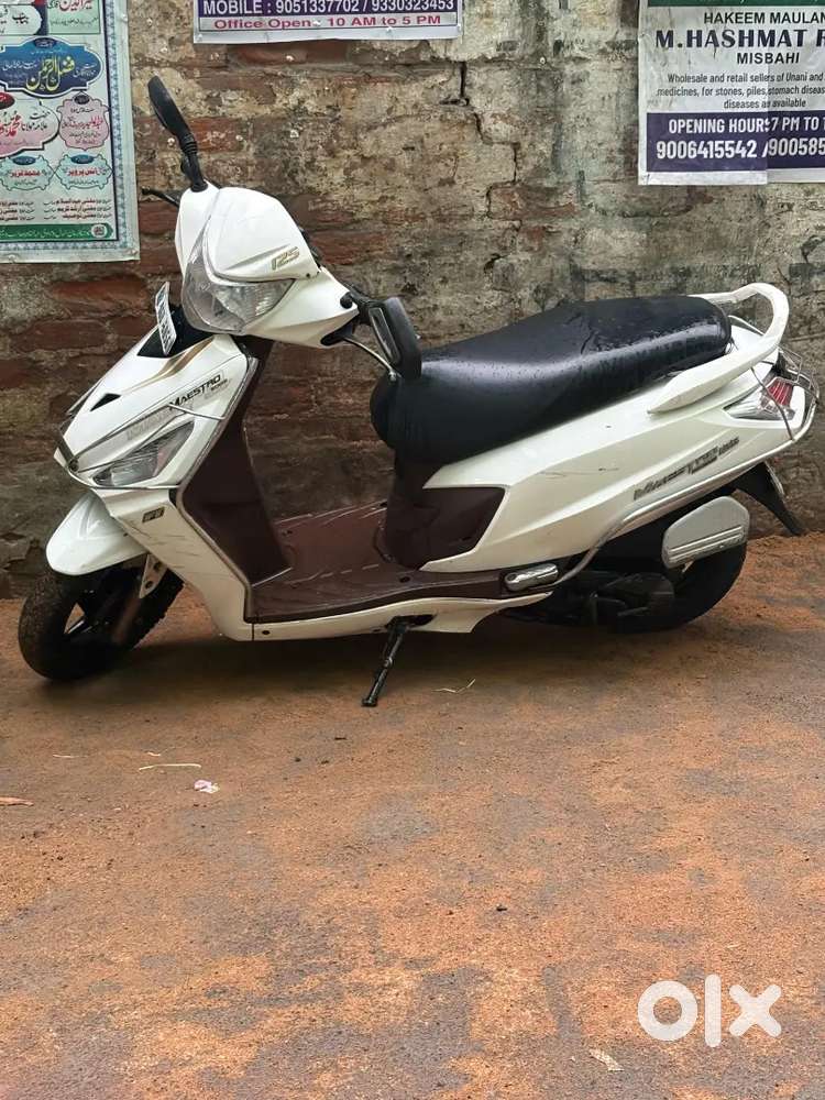 Maestro 125 BS6 scratchless scooty in a very good condition