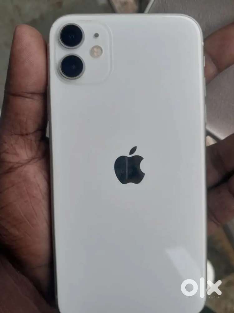 I phone 11   / 128 gb  Bettry health 82 %
