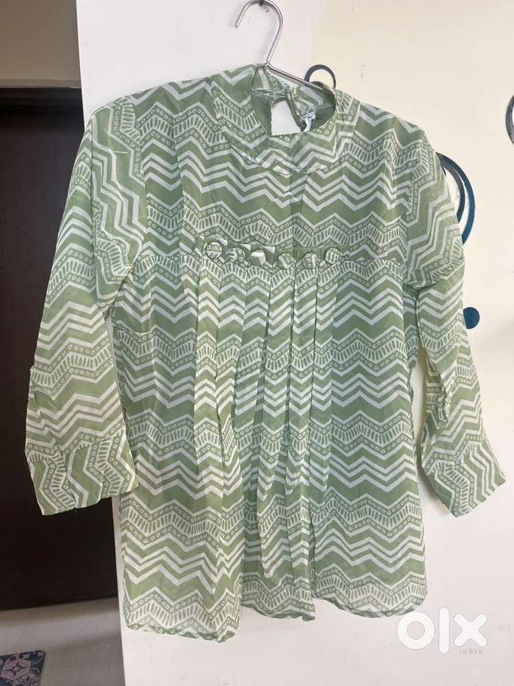 Lot for western tops