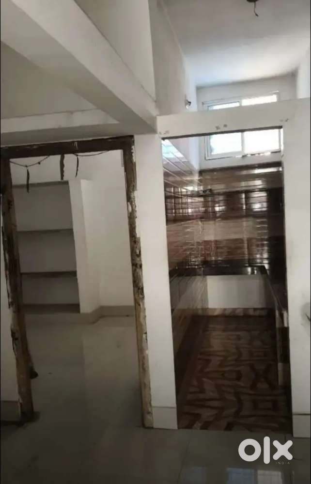 1 bhk and 1 single room available for students and family