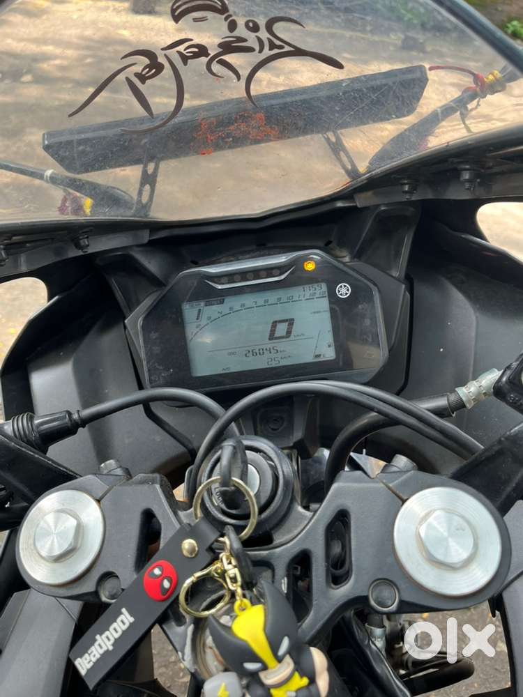 R15 v4 black