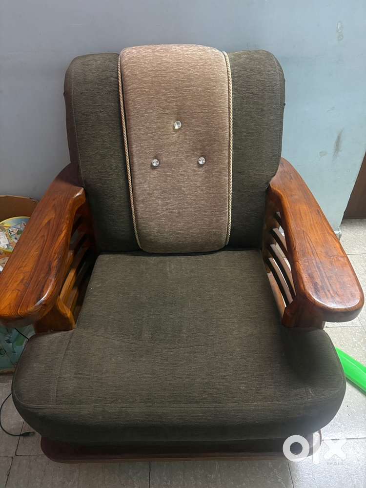 New teak wood 5 seater sofa 8 months old