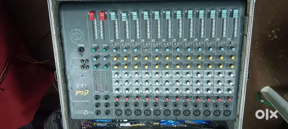 Dj live mixer 12chanal mint condition