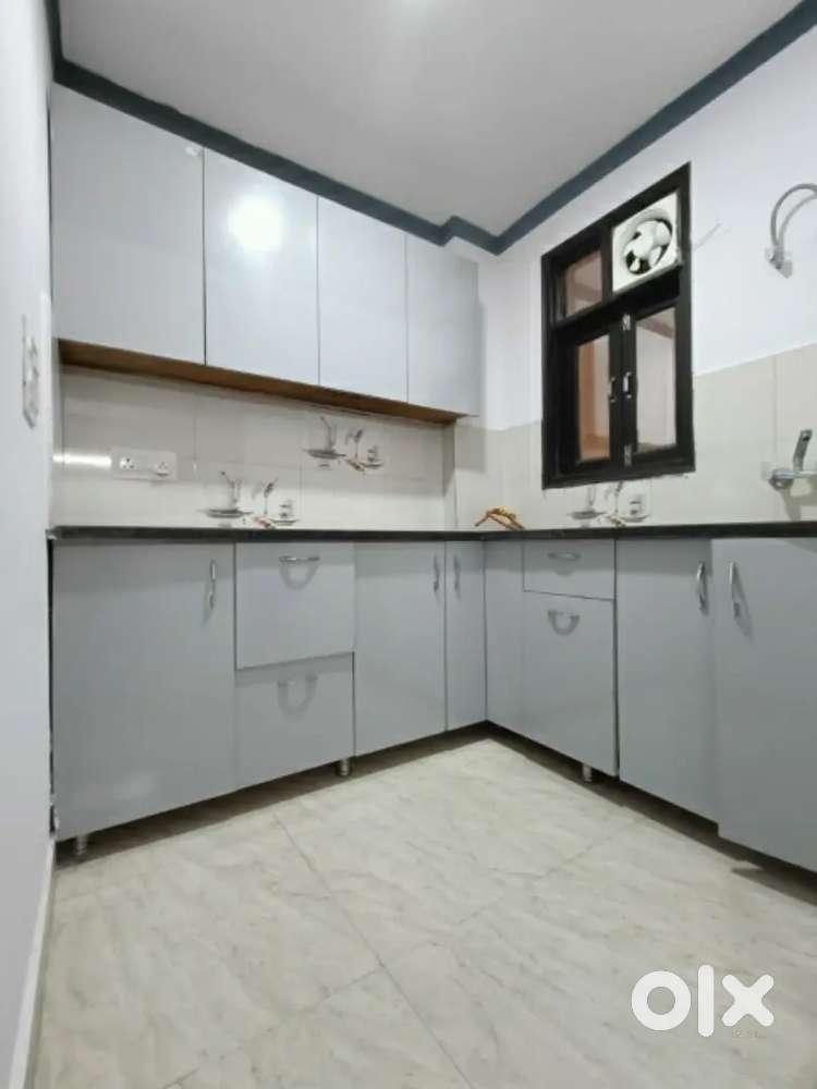 2 bhk semi furnished flat available for rent near saket metro station