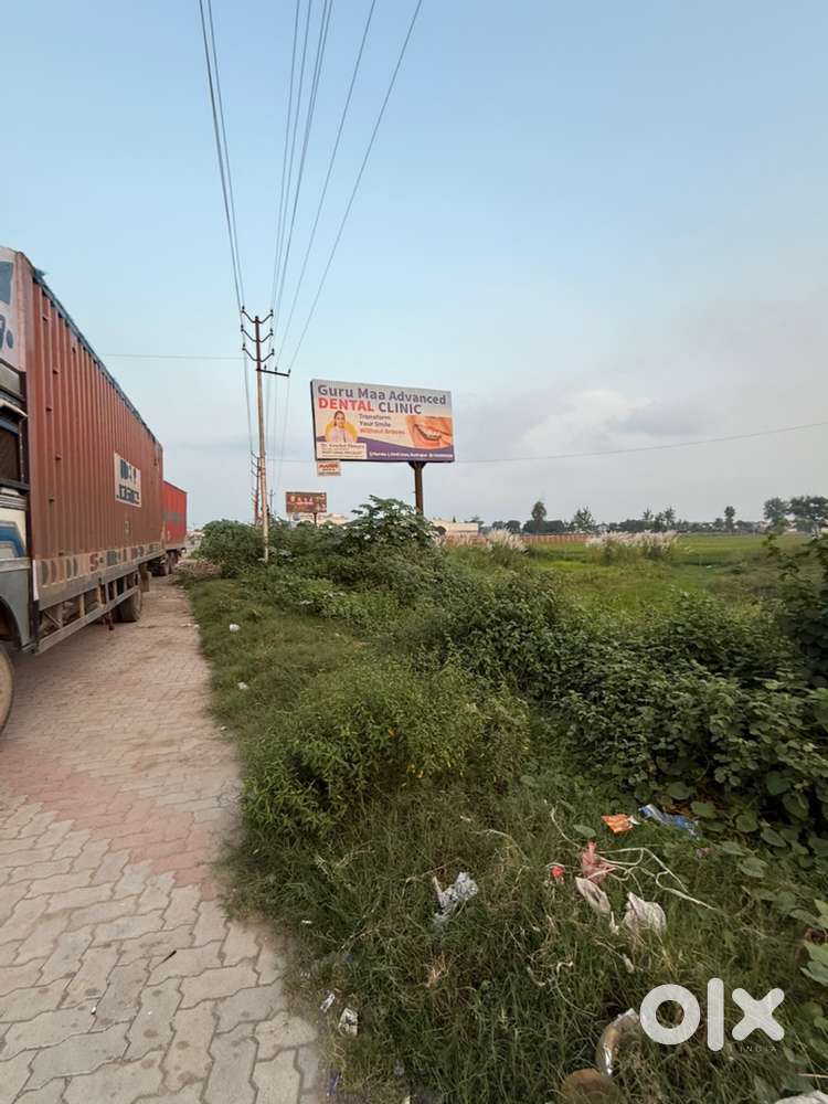 Plot on highway near aminity school jafarpur 666 gaj [ 40 by 150 ft]