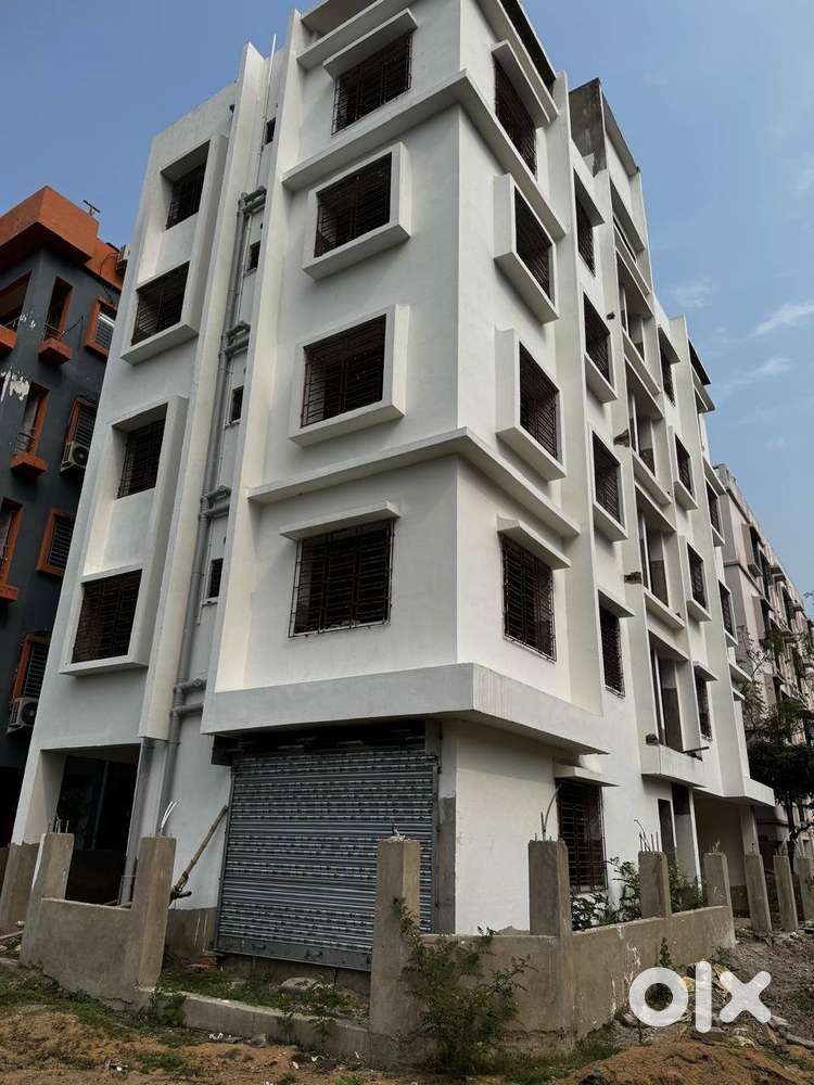 Showroom rent in Seoraphuli, G. T. Road.