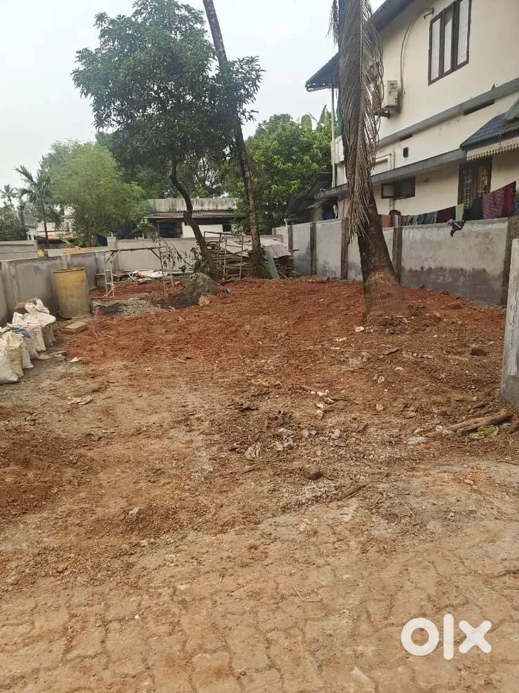 4 cents land for sale in Thandekkad at ₹3.5 lakh/cent prime location.