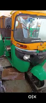 Bajaj Re auto cng and petrol excellent condition