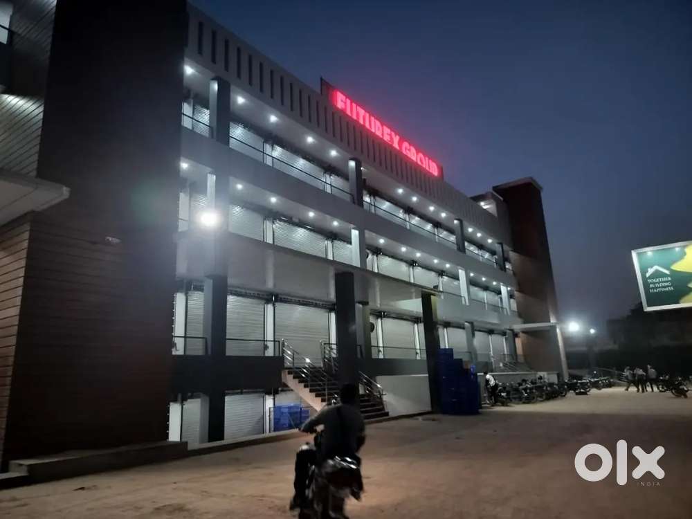 Showroom for rent second Floor sco 7