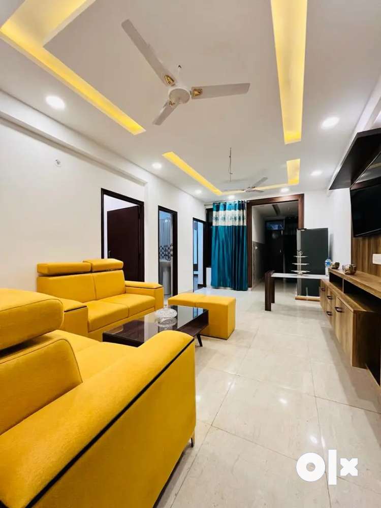 2Bhk Semi Luxurious Flat's Sector-63 Gym Park Temple All Available