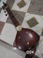 Sitar pre-owned in good condition for sale. Good for beginners.