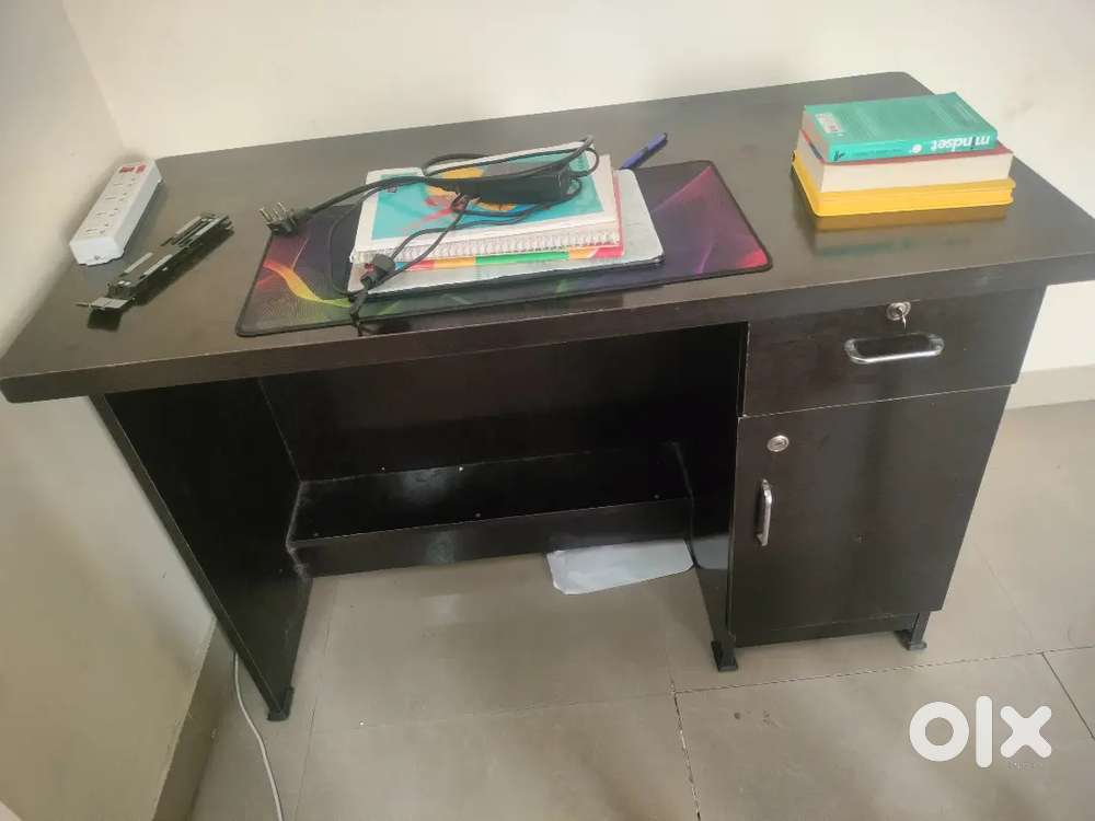 Office study table