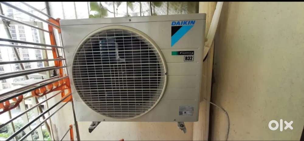 Selling my Daikin 1 Ton Hot and Cold 3-Star AC