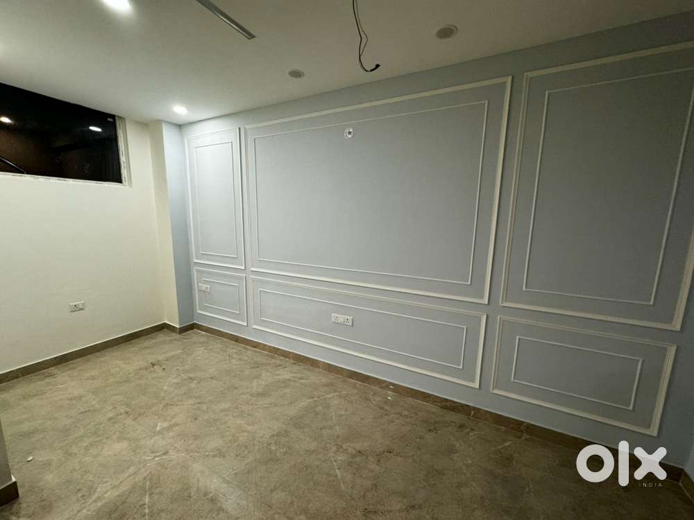 Shop available for rent in Laxmi Bai Market, near Delhi haat
