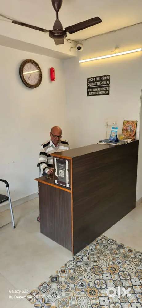 Receptionist (Male only)