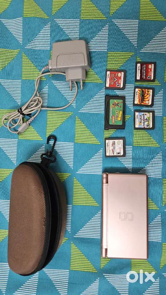 Nintendo DS Rare Rose Gold in Good Condition