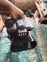 Camera, camera ka 2 battery, charger, LED light, LED light ka 2 batter